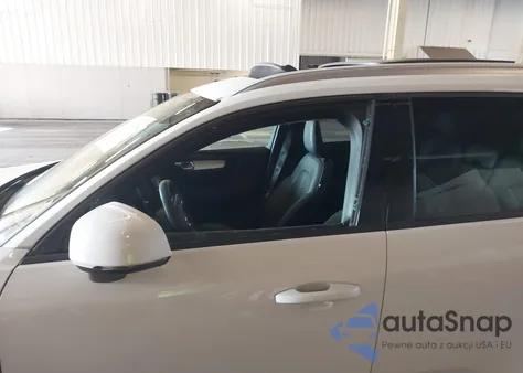 2020 Volvo Xc40 T5 Momentum z USA, uszkodzony, nr VIN YV4162UK4L2275919